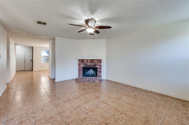8402 Olivia Meadow Dr Arlington, TX 76002 photo 4