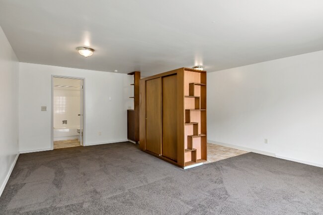 5515 15th Ave NE Seattle, WA 98105 photo 5