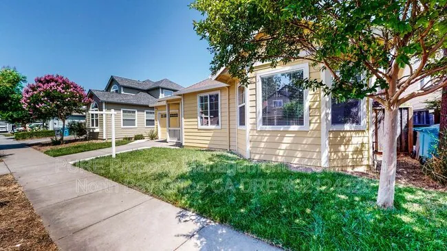 2135 Northfield Dr Santa Rosa, CA 95403 photo 2