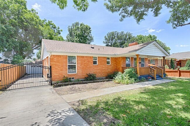 3042 Newcastle Drive, Dallas, TX 75220 photo 4
