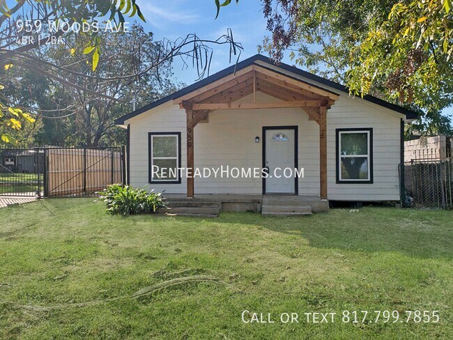 959 Woods Ave Fort Worth, TX 76102 photo 3
