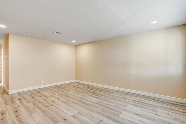 452 Wilshire Ave Vallejo, CA 94591 photo 3