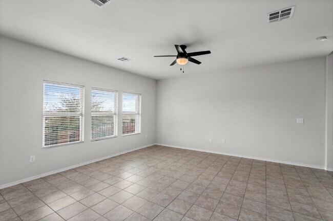 10116 Gertrudis Lp Austin, TX 78747 photo 4
