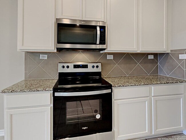 1314 Hummingbird San Antonio, TX 78245 photo 4