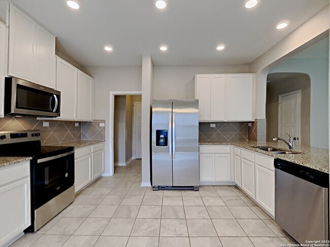 1314 Hummingbird San Antonio, TX 78245 photo 2