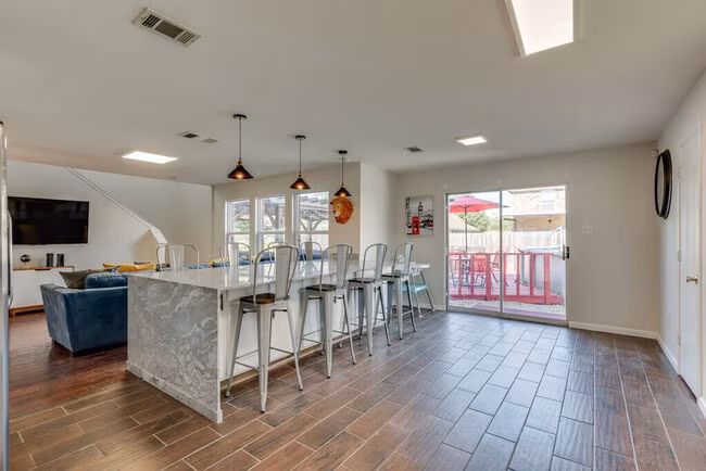 1394 Saltillo St Grand Prairie, TX 75051 photo 4