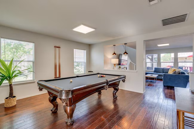 1394 Saltillo St Grand Prairie, TX 75051 photo 3