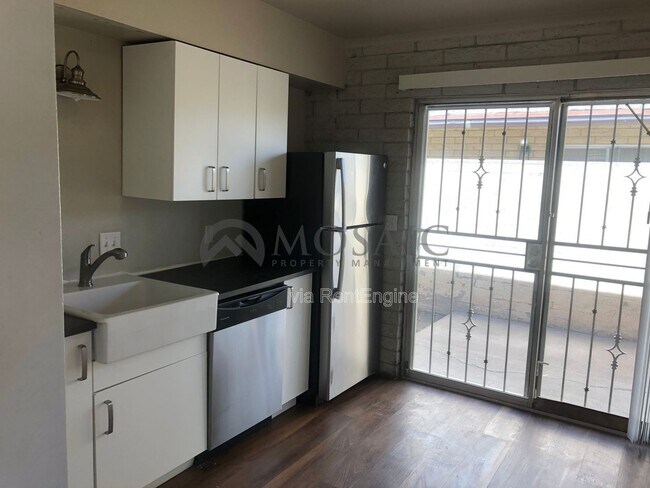 1204 S McClintock Dr Tempe, AZ 85281 photo 4