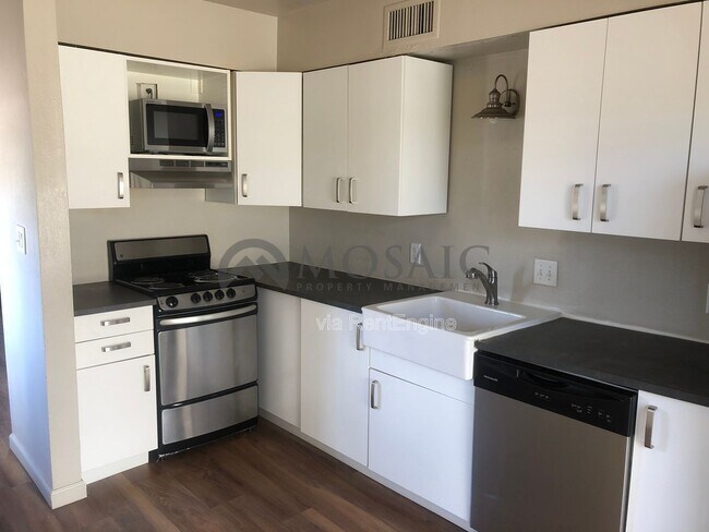 1204 S McClintock Dr Tempe, AZ 85281 photo 5