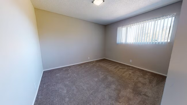 Holiday Gardens Apartments photo 2