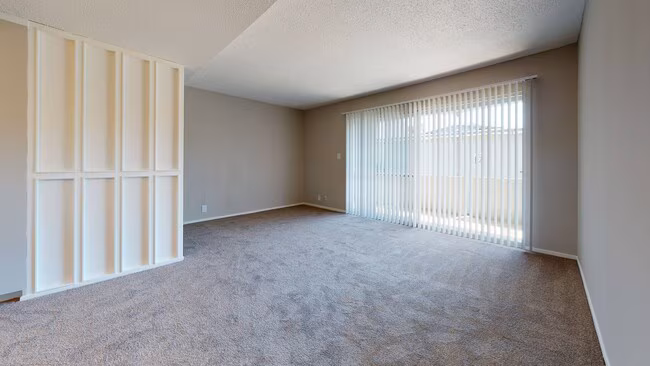 Holiday Gardens Apartments photo 3