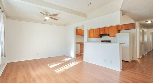 906 Hazelton St San Marcos, TX 78666 photo 5