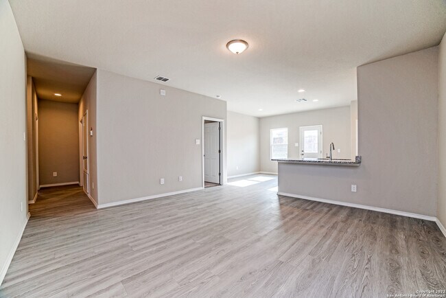 10534 Lateleaf Oak San Antonio, TX 78223 photo 4