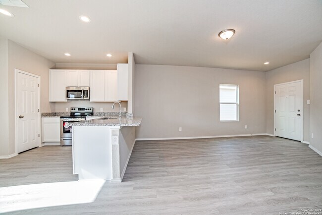 10534 Lateleaf Oak San Antonio, TX 78223 photo 3
