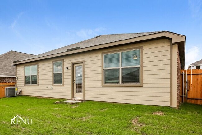 316 Bearman Dr Fort Worth, TX 76120 photo 3