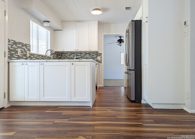 4214 Renault Dr San Antonio, TX 78218 photo 4