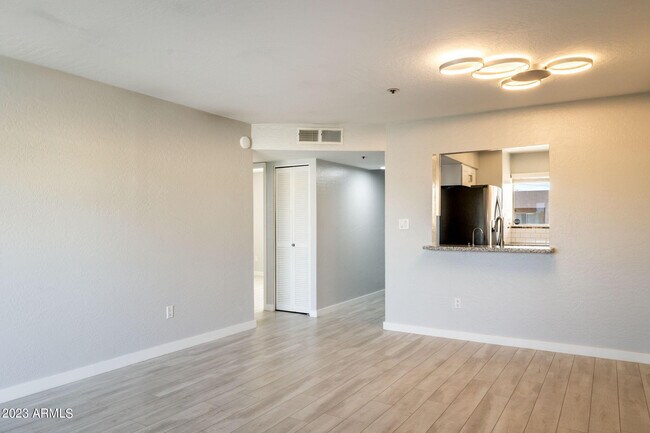 7494 E Earll Dr Scottsdale, AZ 85251 photo 2