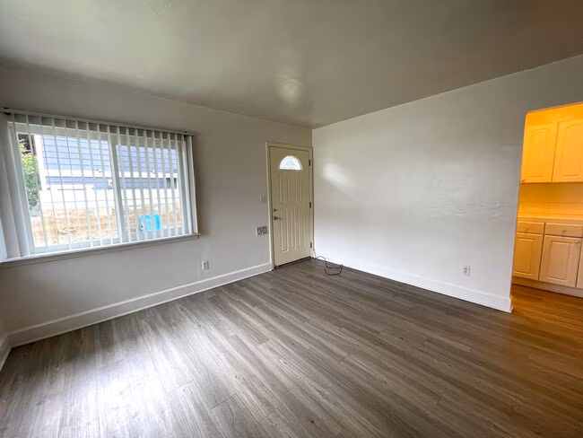 1633-1639 Hornblend St San Diego, CA 92109 photo 3