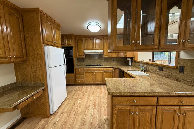 345 Granada Dr South San Francisco, CA 94080 photo 5
