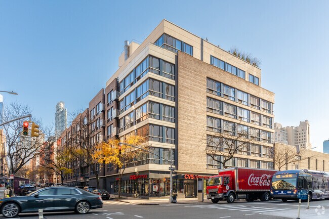 Griffin Court Condominium photo 2