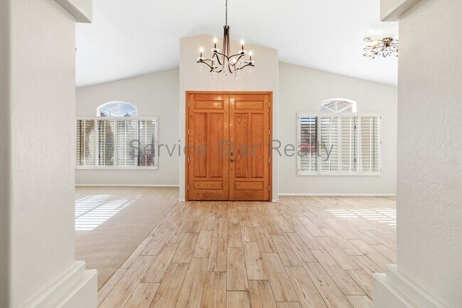 2540 E Cathedral Rock Dr photo 4