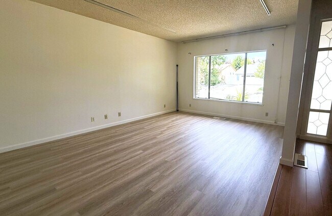 3 Bed/ 2.5 bath Single Story photo 2