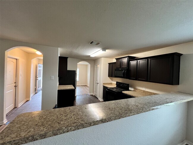 221 Koontz Lp Jarrell, TX 76537 photo 4