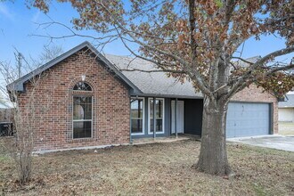 819 Hueco Dr New Braunfels, TX 78130 photo 3