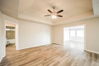 819 Hueco Dr New Braunfels, TX 78130 photo 4