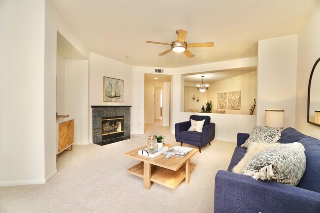 817 Kalpati Cir Carlsbad, CA 92008 photo 2
