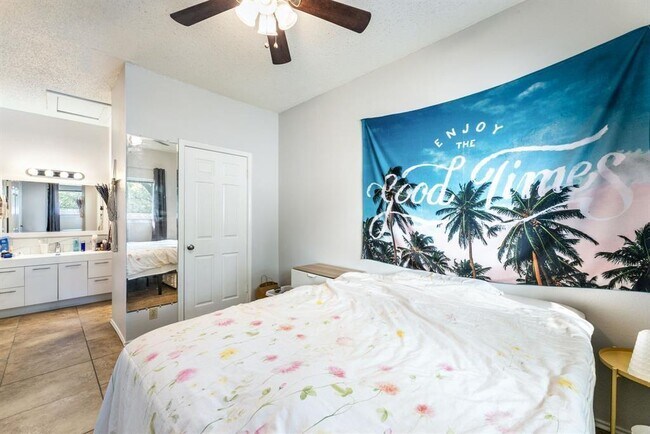 3206 King St Austin, TX 78705 photo 3