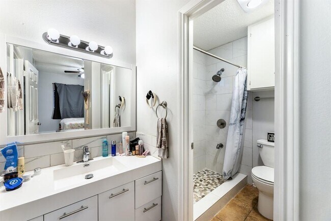 3206 King St Austin, TX 78705 photo 4