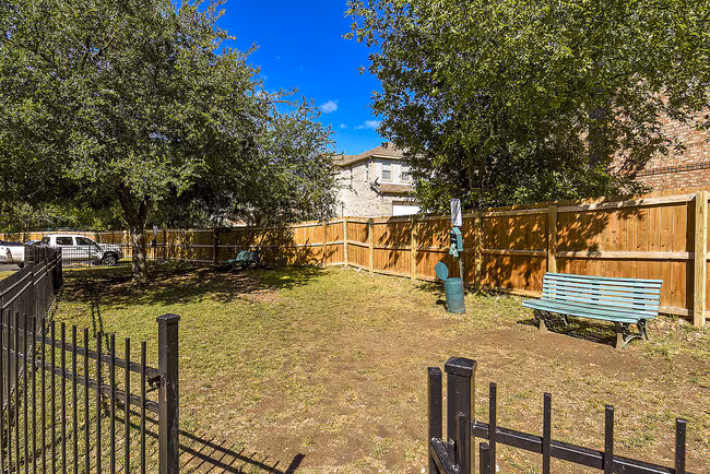Stoneleigh Apartments photo 5