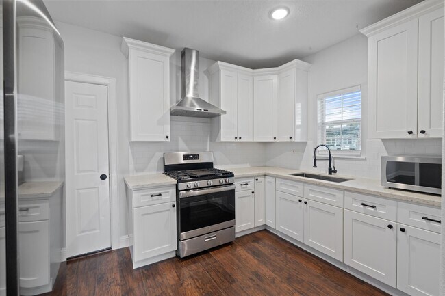 2 Jenkins Street, Houston, TX 77003 photo 4