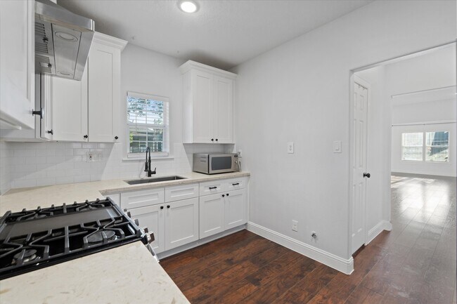2 Jenkins Street, Houston, TX 77003 photo 5