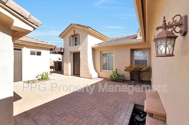 754 W Juniper Ln photo 3