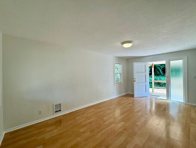 3291 California St NE Bremerton, WA 98311 photo 5