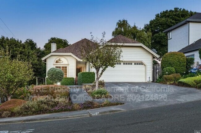1160 Birch Dr Petaluma, CA 94952 photo 3