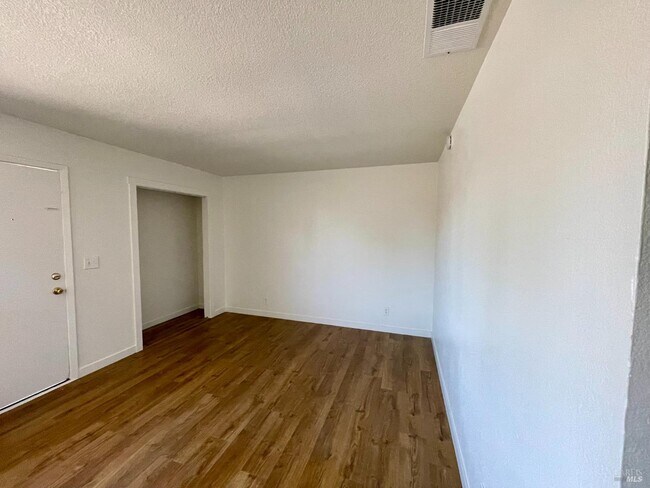 2424 Kenton Ct Santa Rosa, CA 95407 photo 3