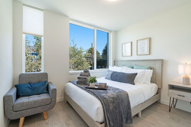 1333 E Denny Way Seattle, WA 98122 photo 4