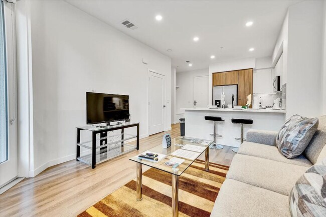 593 Camino De La Reina San Diego, CA 92108 photo 3