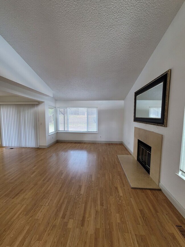 2501 Brazil Dr Antioch, CA 94509 photo 2
