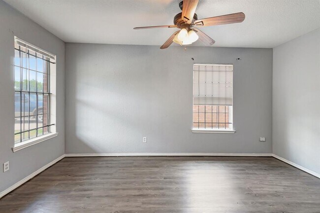 1418 East Mulkey Street, Fort Worth, TX 76104 photo 5