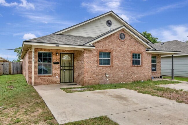 1418 East Mulkey Street, Fort Worth, TX 76104 photo 2