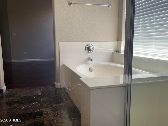 844 S Roca Ct Gilbert, AZ 85296 photo 5