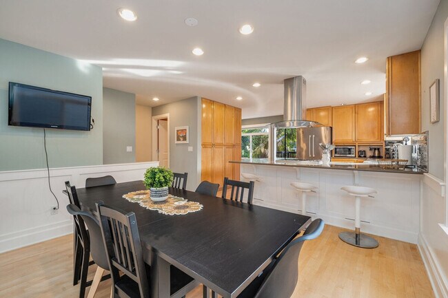 4224 Francis Ave N Seattle, WA 98103 photo 2