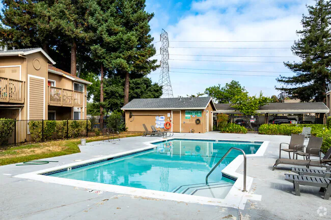 Lund Garden Apartments photo 5