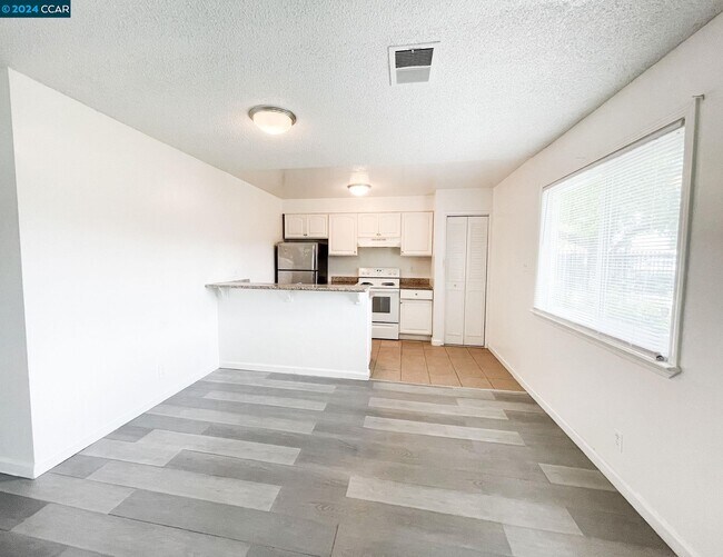 2106 Peppertree Way, Antioch, CA 94509 photo 3