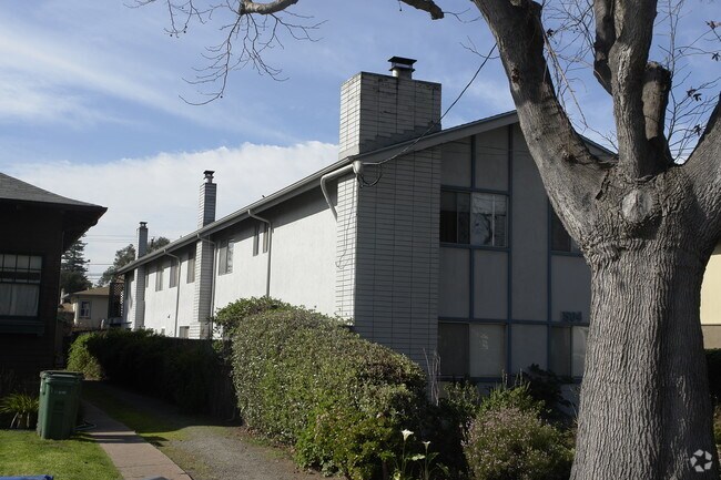 1504 Alameda Ave Alameda, CA 94501 photo 3