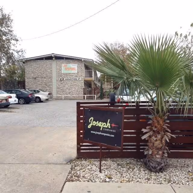 820 Houston St Austin, TX 78756 photo 4